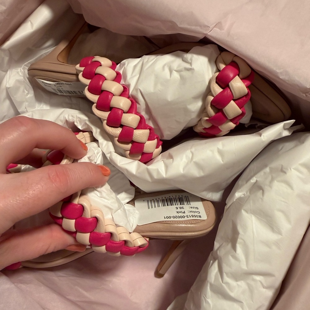 New in Box ALEXANDRE BIRMAN
Francis 90MM Leather Sandals - Picture 10 of 10